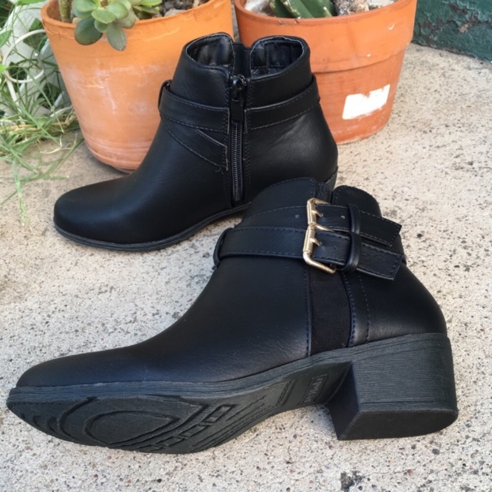 BLACK FAUX LEATHER ANKLE BOOTIE - Picture 5 of 8